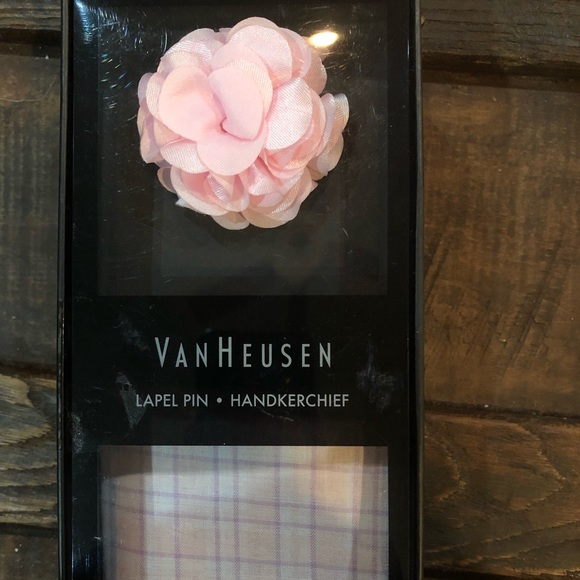 NIB Van Heusen Lapel pin and handkerchief box set men’s - Picture 2 of 3